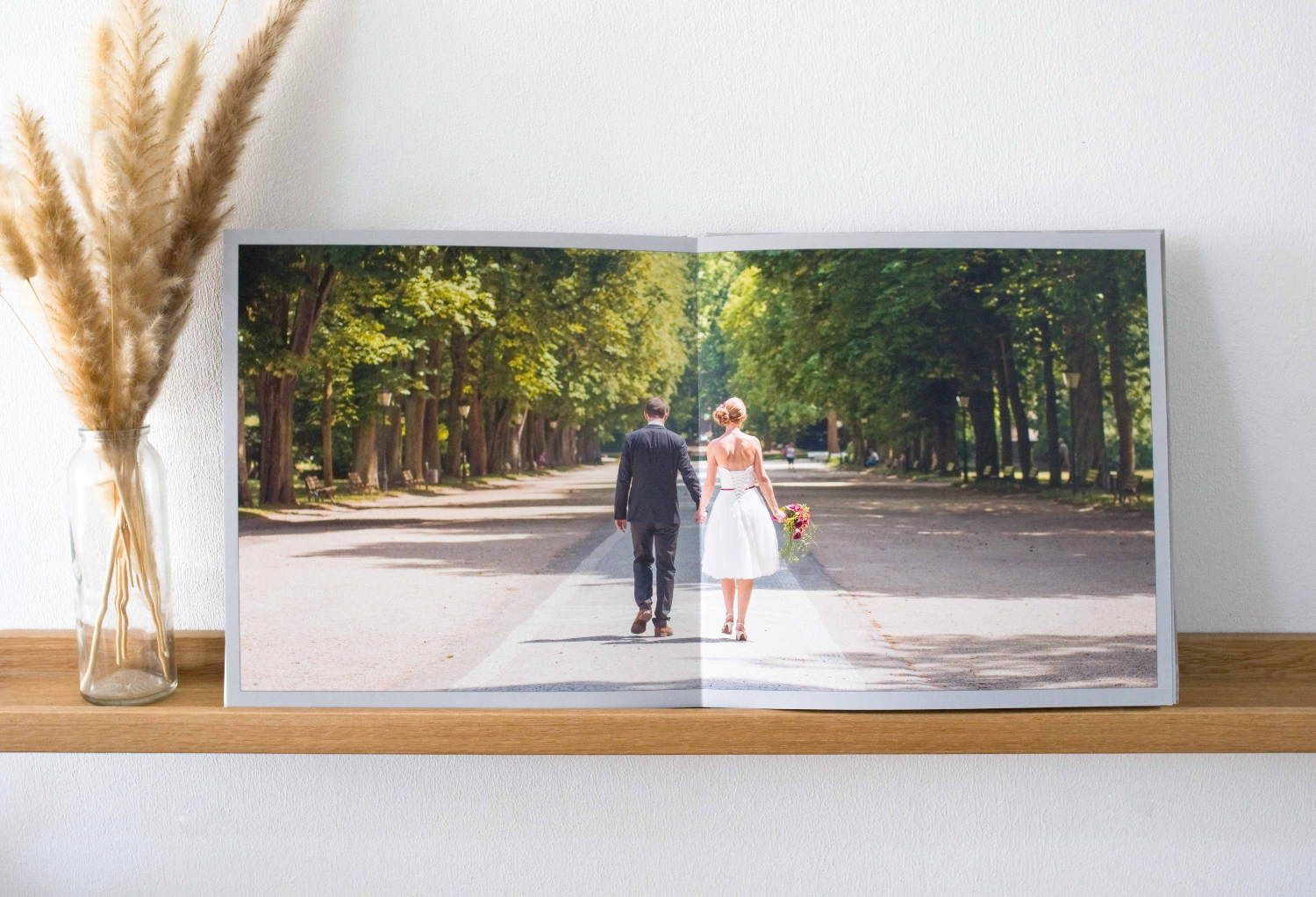 Layflat panorama photobook binding demonstration